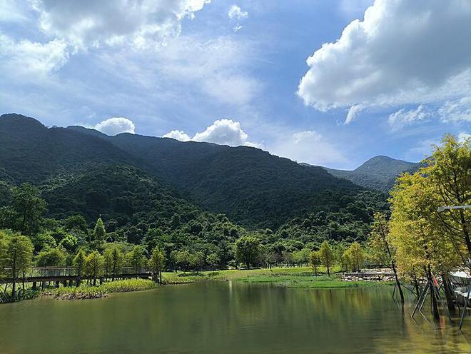 南部战区黄岩岛警巡：守护海洋的坚定步伐